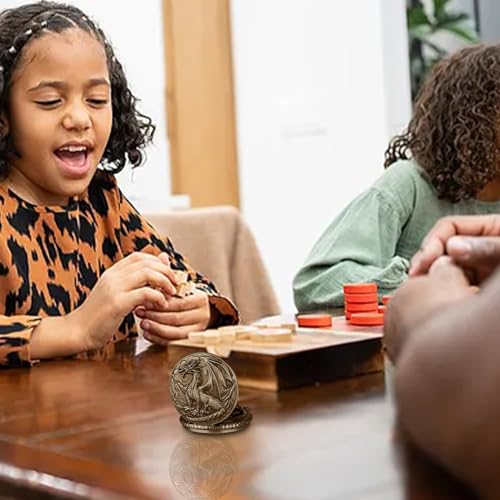 ドラゴンダイス懐中時計ケース - 保護シェル付き RPG ダイスセット |ドラゴンの彫刻が施された装飾的な金属製キャリングケース、友人、家族、ゲーム、夜の卓上アドベンチャー用のポータブルサイコロ収納。